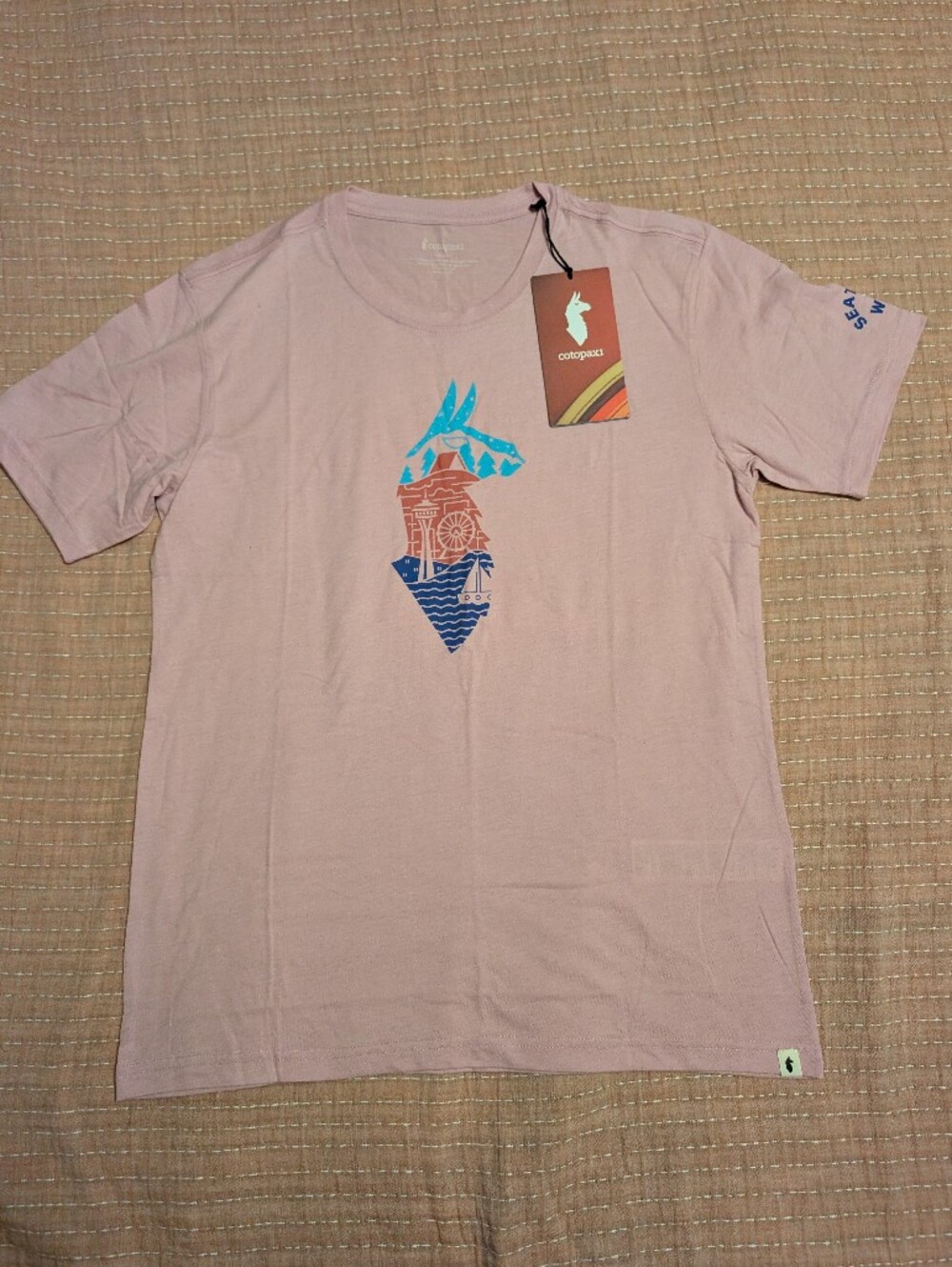 cotopaxi City Llama Organic T-shirt - Seattle, Orchid Bloom. Men's Medium